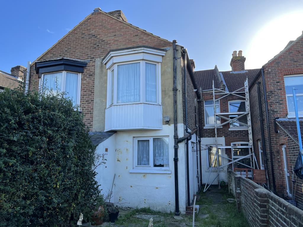 Lot: 146 - THREE-BEDROOM HOUSE FOR IMPROVEMENT - Rear Elevation